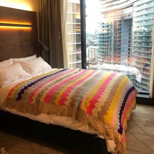 🎁 Vintage Hand-Made Crochet Chevron Blanket